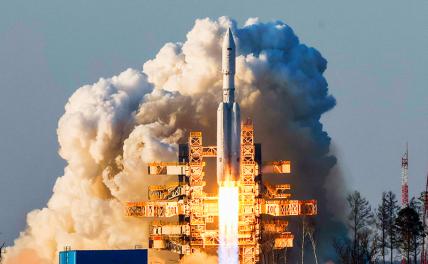На фото: ракета-носитель тяжелого класса "Ангара-А5" с разгонным блоком "Орион" и испытательной полезной нагрузкой во время старта с третьей попытки с космодрома Восточный.