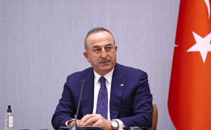 На фото: глава МИД Турции Мевлют Чавушоглу