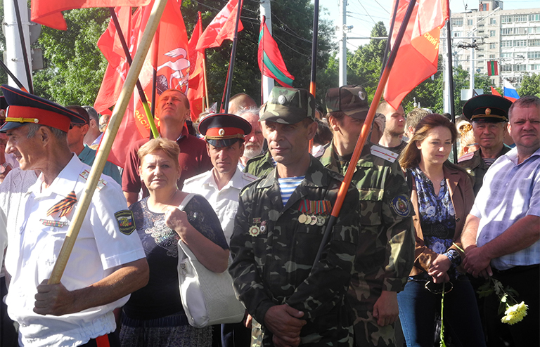 На фото: в Приднестровье готовы защищать свою независимость от Кишинева с оружием в руках, как это сделали тридцать лет назад