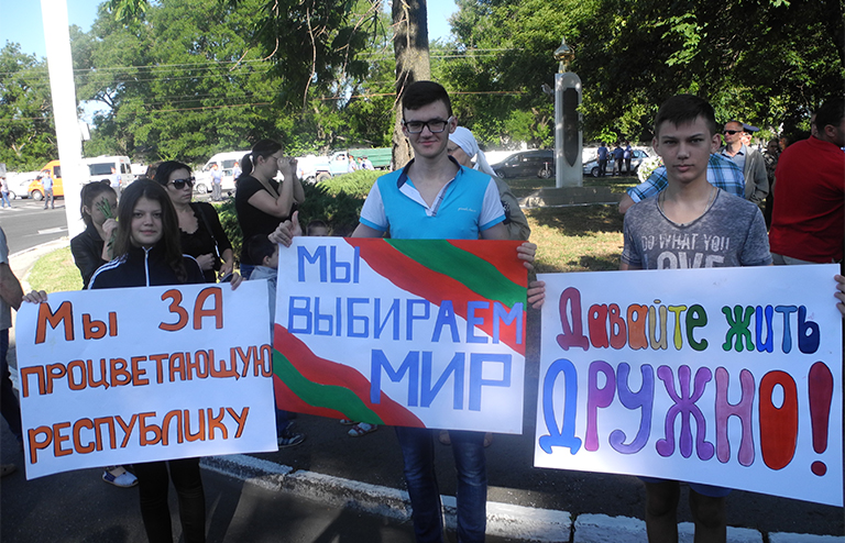 На фото: в Приднестровье хотят жить с соседями из Молдовы в мире, но при этом не поступаясь своей независимостью от стремящейся в румынские объятия соседки