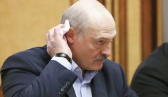 Признание Крыма и авиабаза: Лукашенко перед трудным выбором