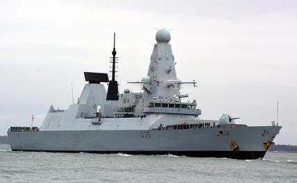 На фото: Британский эсминец HMS Defender