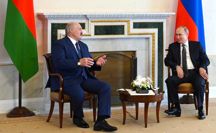 На фото (слева направо): в Константиновском дворце в Санкт-Петербурге состоялась встреча президентов Владимира Путина с президентом Республики Беларусь Александром Лукашенко