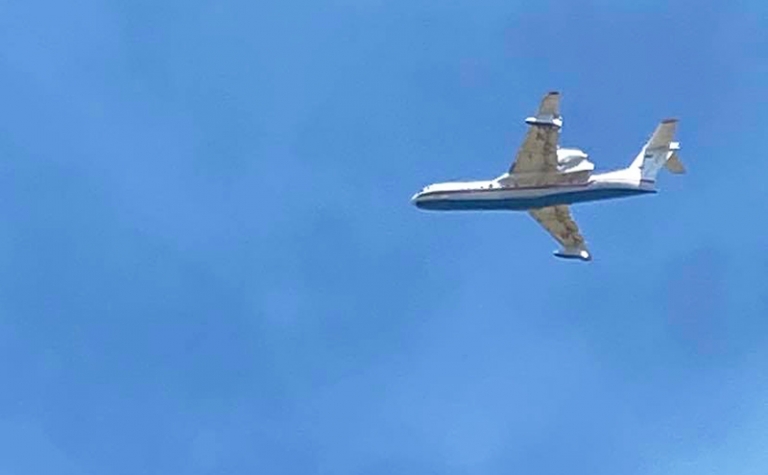 На фото: многоцелевой самолет-амфибия Бе-200 