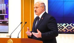 Лукашенко пригрозил Байдену с Тихановской российскими войсками