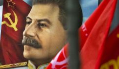 «А на левой груди профиль Сталина»: Лавров кое в чем признался