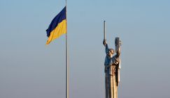 Эксперт: Киев готовится к войне