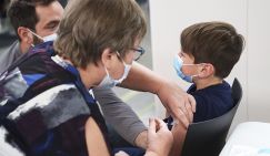 «Не надо будить лихо»: Миронов о вакцинации детей и подростков от коронавируса