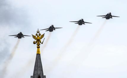 На фото: многоцелевые истребители Су-57