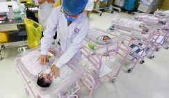 России такого и не снилось: В Китае решать вопрос рождаемости доверят роботам