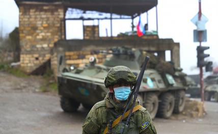 На фото: миротворец на российском наблюдательном посту, выставленном вдоль линии соприкосновения в Нагорном Карабахе