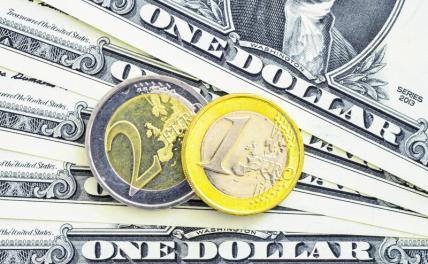 Новости курса валют: Сбербанк заметно снизил цены на доллар и евро