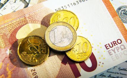Курс валют 6 апреля: евро продолжает падать на торгах