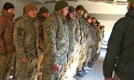 На фото: украинские морпехи сдались в плен бойцам оперативно-боевого тактического формирования Донецкой Народной Республики