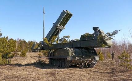 На фото: боевой расчет зенитного ракетного комплекса (ЗРК) "Бук-М3" "Бук-М3" Вооруженных сил РФ