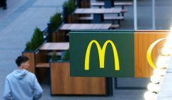 «Макдоналдс» вынужден освободить кассу в России
