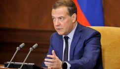 Медведев намекнул «американским маразматикам» на отказ России платить по долгам