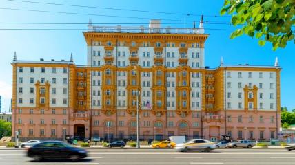 На фото: здание посольства США в Москве