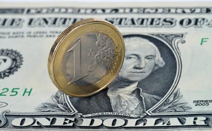 Эксперт сделал прогноз курса доллара на осень-2022