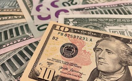 Новости курса валют: в Сбербанке упали цены на доллары и евро