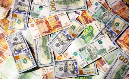 Новости курса валют: в Сбербанке выросли цены на доллары и евро