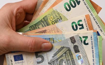 Новости курса валют: доллары и евро в Сбербанке подешевели