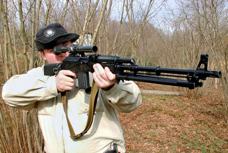 На фото: винтовка "Вепр" с пулями "Ремингтон"