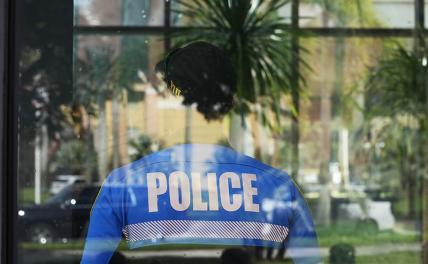 США: Мыкола швыряет в баре табуреткой в Колю и за нож хватается