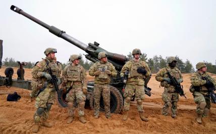 На фото: американские военнослужащие на военной базе Адажи в Латвии