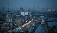 Киевлян ждут колодцы, дрова и буржуйки — продержится ли украинская столица до весны?