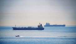 Пробки танкеров у Босфора: Турки отжимают у Запада рынок страхования нефтеперевозок