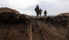 Битва за Бахмут: ВСУ обороняются отчаянно, но военные кладбища на Украине растут с огромной скоростью