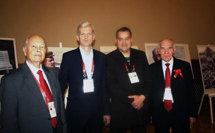 На фото: профессор Юозас Ермалавичюс (первый справа) на мероприятии по теме 100-летие революции в Санкт-Петербурге, 3 ноября 2017 года.