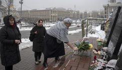 Кто возглавит «революцию вдов»? «Стена плача» в Киеве активно пополняется каждый день