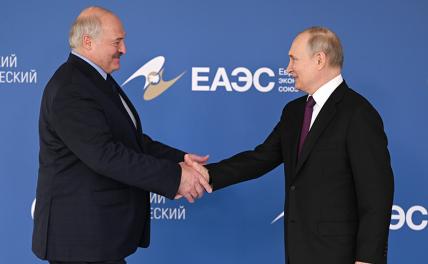 На фото: президент РФ Владимир Путин и президент Белоруссии Александр Лукашенко (справа налево)