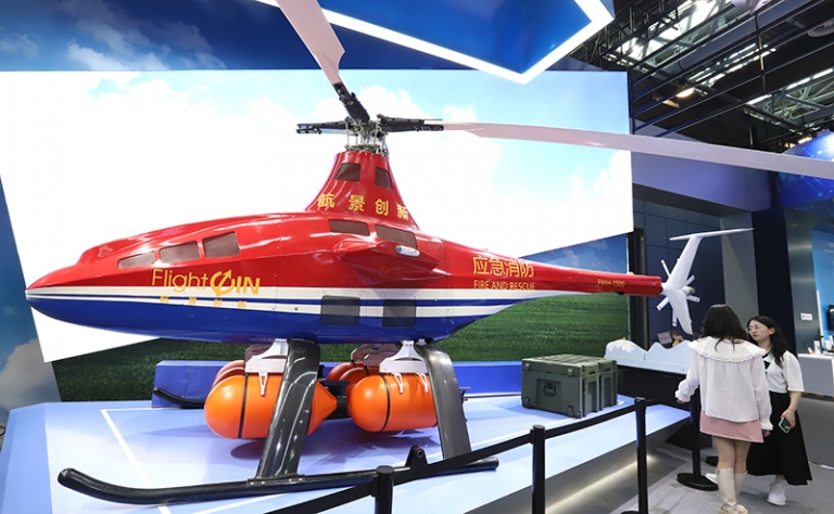 На фото: пожарно-спасательный дрон представлен на выставке Zhongguancun Forum 2023.