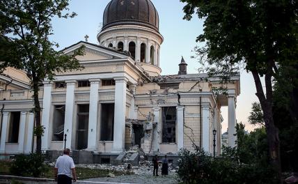 На фото: вид на поврежденный Спасо-Преображенский собор (Преображенский кафедральный собор ) на Соборной площади