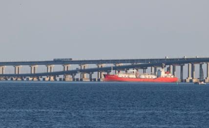 С российского танкера ведётся откачка воды после атаки дрона ВСУ