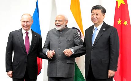 На фото: президент России Владимир Путин, премьер-министр Индии Нарендра Моди и председатель КНР Си Цзиньпин (слева направо) во время совместного фотографирования лидеров России, Индии и Китая в рамках 14-го саммита лидеров стран G20, 2019 год.