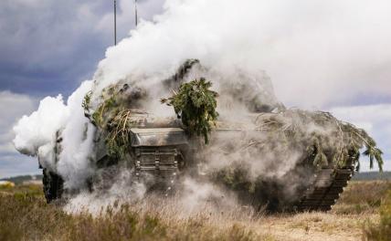 На фото: основной боевой танк сухопутных войск Великобритании Challenger-2