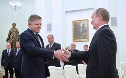 На фото: премьер-министр Словакии Роберт Фицо и президент России Владимир Путин (слева направо) во время встречи в Кремле, 2016 год.