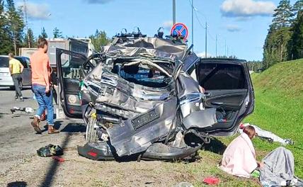 На месте аварии с участием велосипедистов и грузового автомобиля на трассе "Скандинавия".