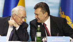 Азарова и Януковича будут заочно судить на Украине за госизмену