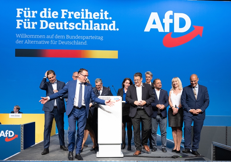 На фото: председателm правопопулистской партии "Альтернатива для Германии" Тино Хрупалла (второй слева)