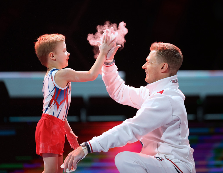 На фото: серебряный призер Олимпийских игр Алексей Бондаренко с сыном Лешей Бондаренко (4года)