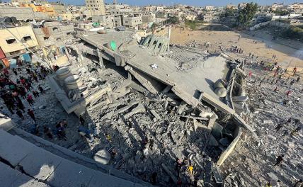На фото: последствия обстрелов Хан-Юниса в секторе Газа