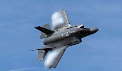 Хваленый F-35 вчистую проигрывает воздушный бой ветерану F-16