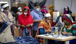 Джинсы уходят из России: Бангладеш остановила шитье штанов и курток