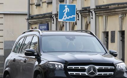 Немецкая хитрость: Mercedes в России перестает ездить0