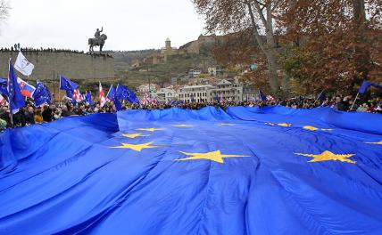 На фото: во время шествия в поддержку интеграции Грузии в ЕС в Тбилиси